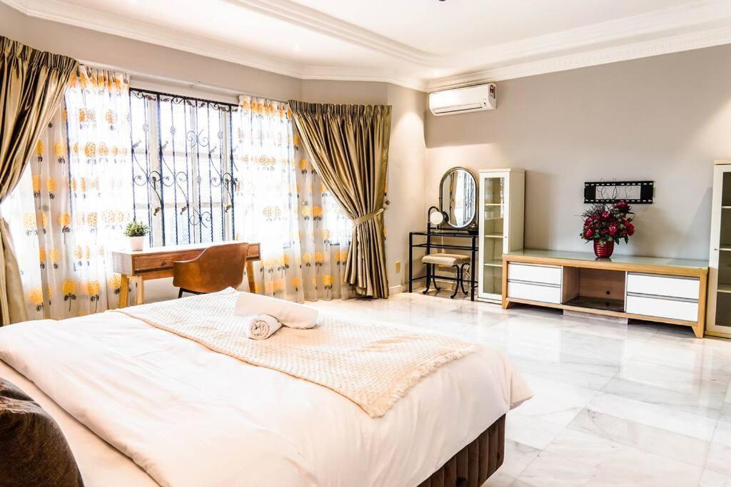 Rumah percutian Family House At Wangsa Maju With Private Pool Kuala Lumpur