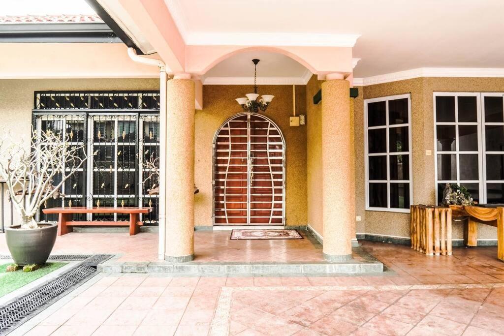Family House At Wangsa Maju With Private Pool Rumah percutian *