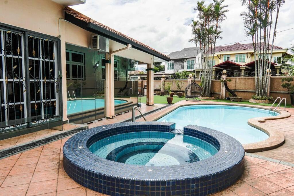 Family House At Wangsa Maju With Private Pool