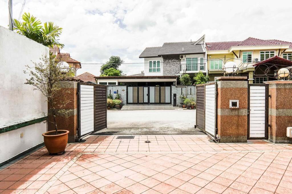 Family House At Wangsa Maju With Private Pool
